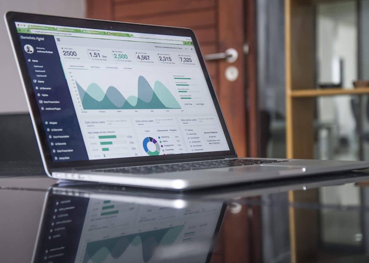Strategi Konten Digital Signage: Bukan Sekadar Layar, Tapi Mesin Konversi Bisnis Anda
